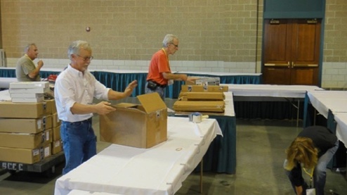 Our friends, Joe and Lori of Raggs to Riches?? helping us pack! Our friends, Joe and Lori of Raggs to Riches?? helping us pack!